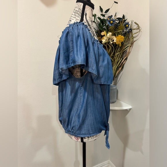 Crown & Ivy Blue Ruffled neckline Blouse with Tie Front size Large - Picture 3 of 8